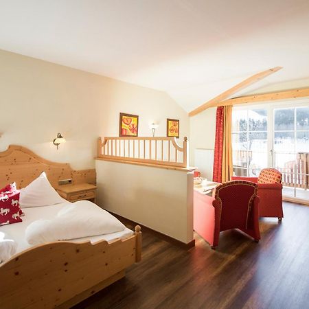 Alphotel Tyrol Racines Esterno foto