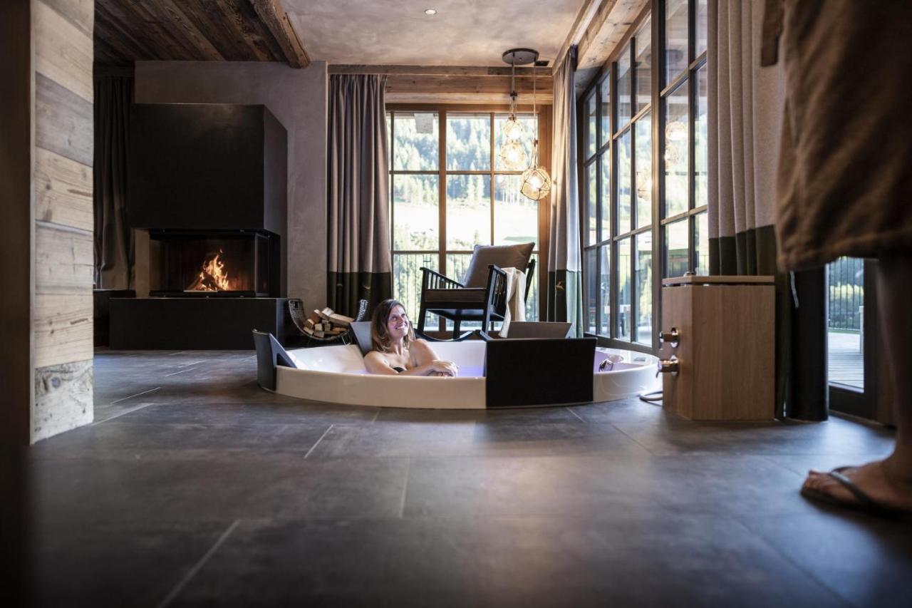 Alphotel Tyrol Racines Esterno foto