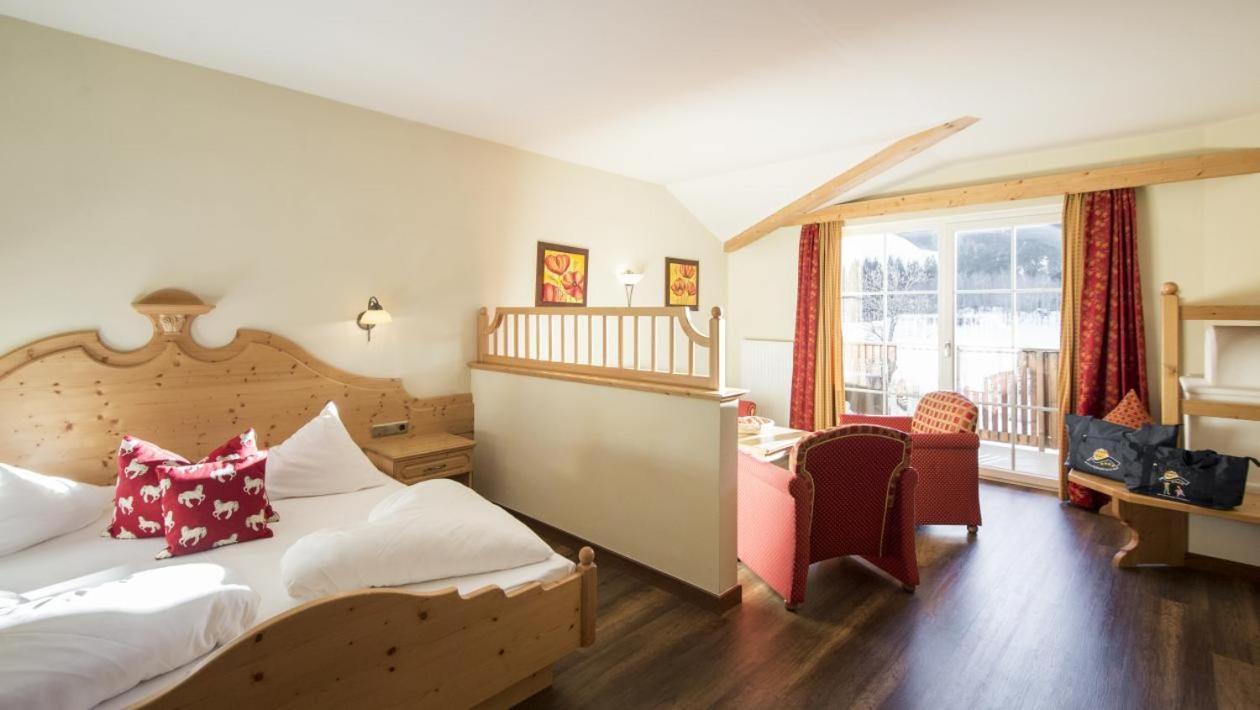 Alphotel Tyrol Racines Esterno foto