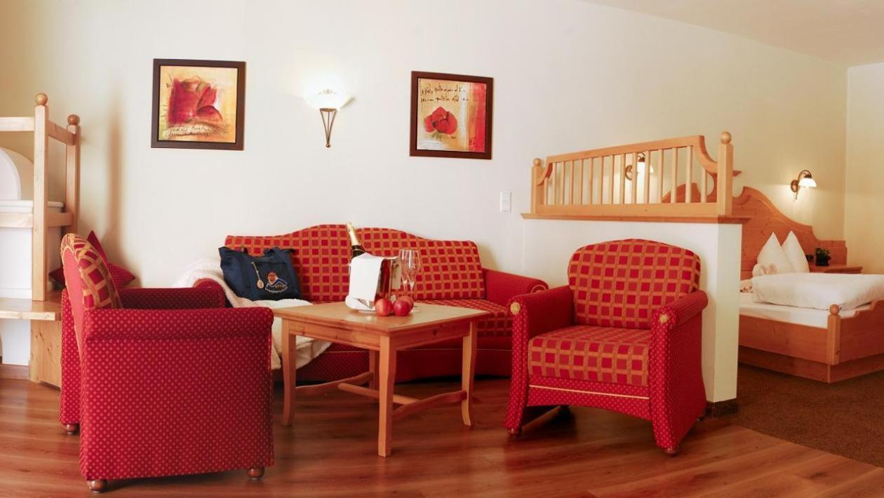 Alphotel Tyrol Racines Esterno foto