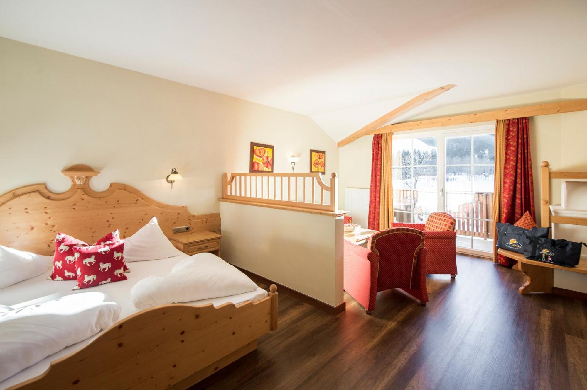Alphotel Tyrol Racines Esterno foto