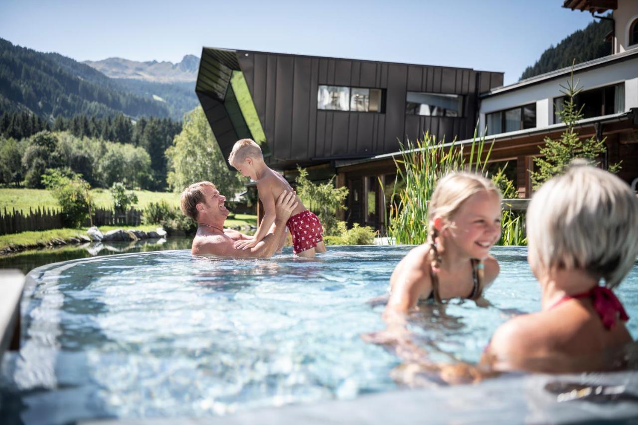 Alphotel Tyrol Racines Esterno foto